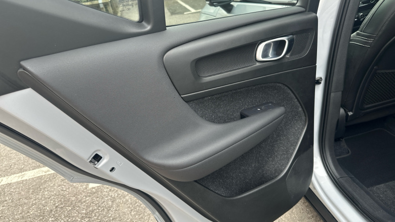 Volvo Xc40 2.0 D4 [190] R DESIGN 5dr AWD Geartronic Diesel Estate